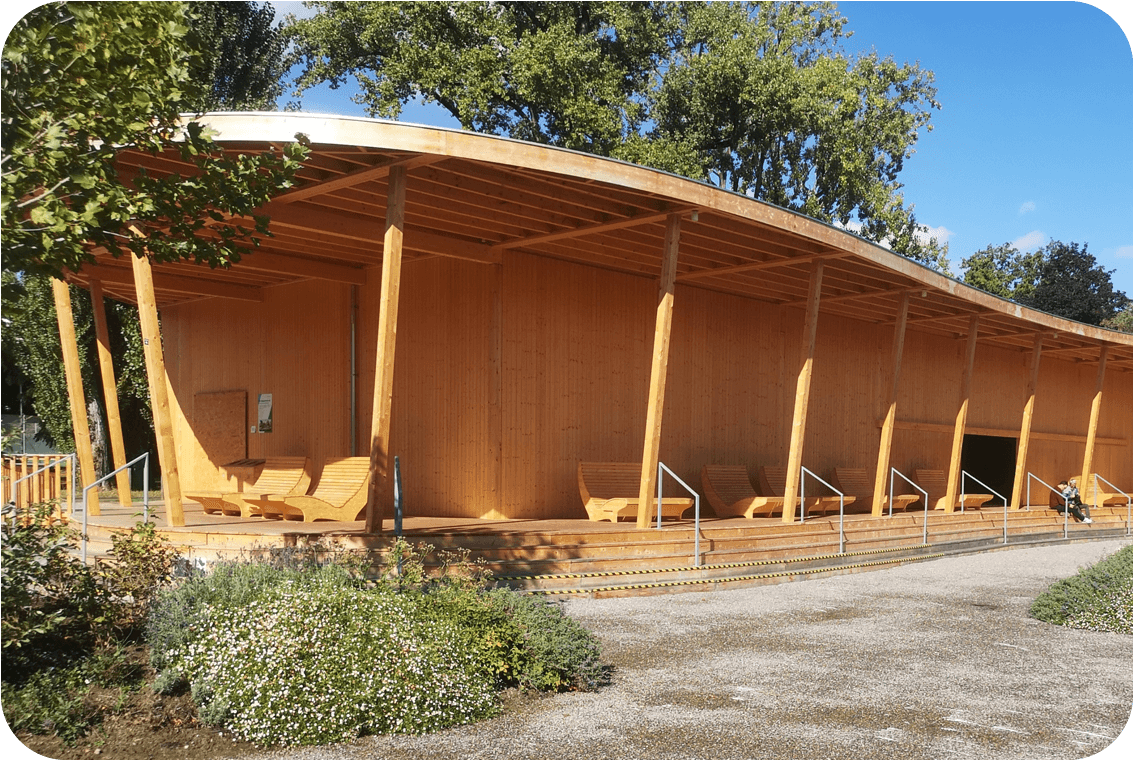 Fertig gebauter Pavillon an der Zürcher Landiwiese steht bereit für das Virtual Reality Kino